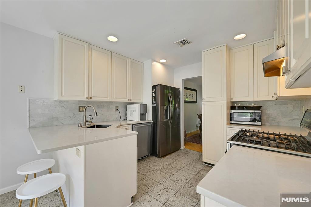 91 Lakeview Drive