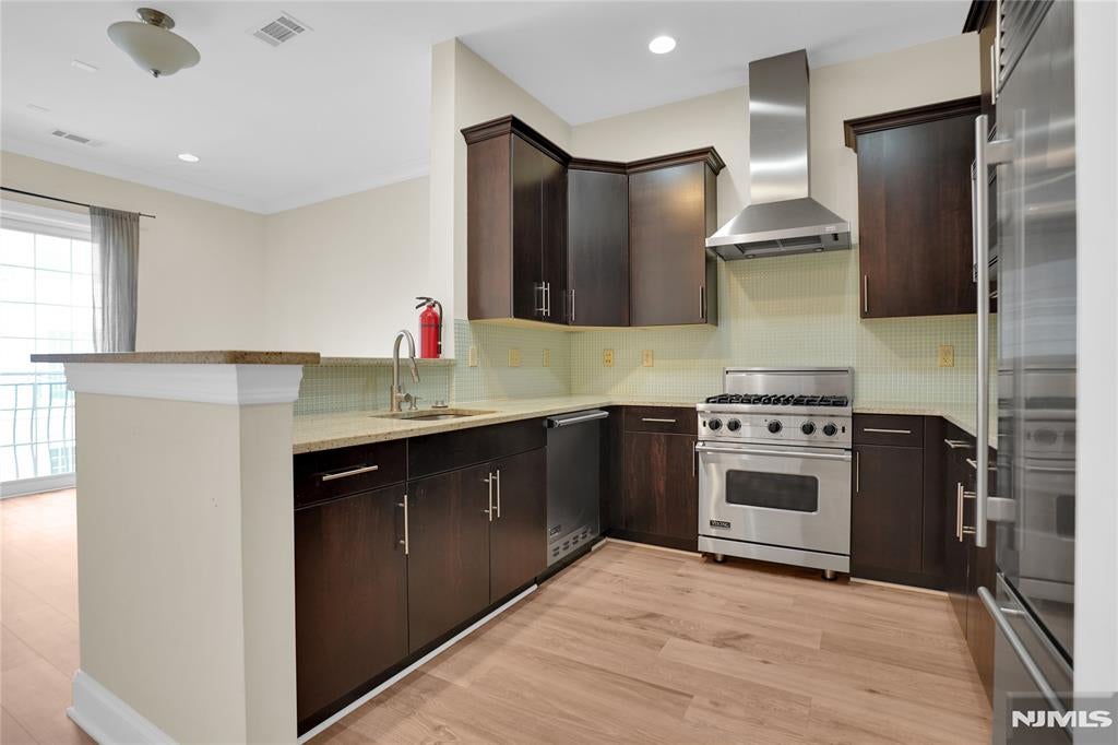 3307 The Plaza 3307