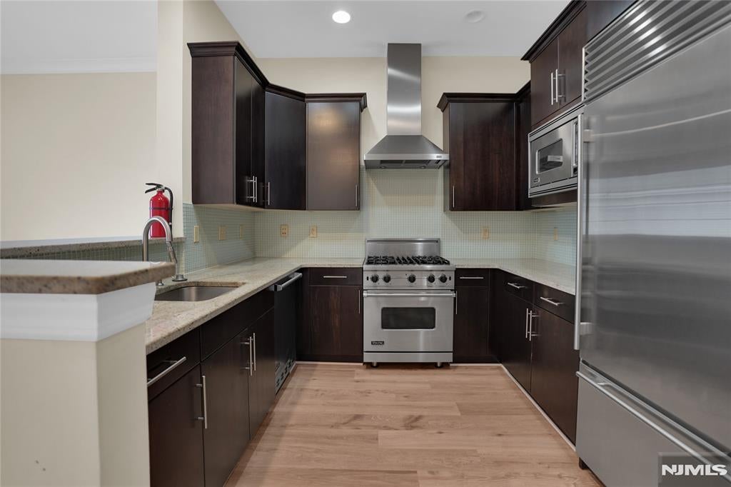 3307 The Plaza 3307
