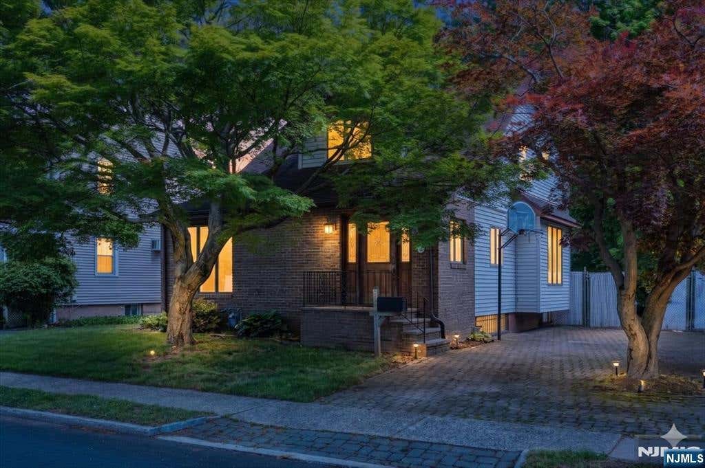 Photo of 35 Lindley Avenue, Tenafly, NJ 07670 (MLS # 26019348)
