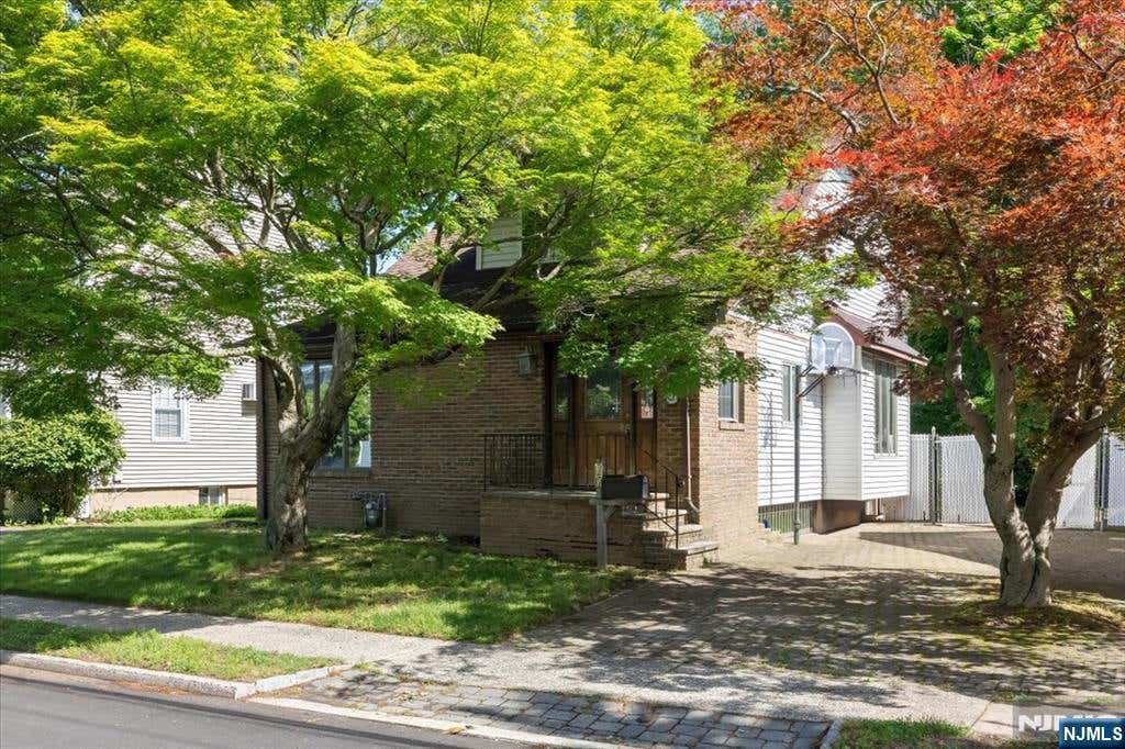 Photo of 35 Lindley Avenue, Tenafly, NJ 07670 (MLS # 26019348)