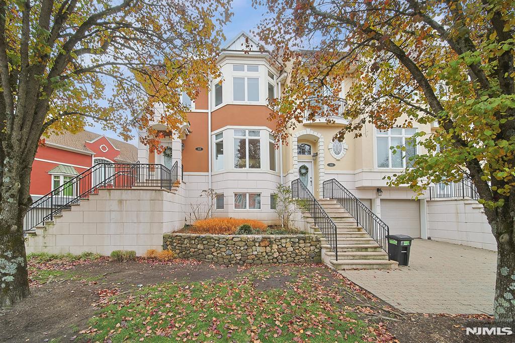 112 Winding Creek Way