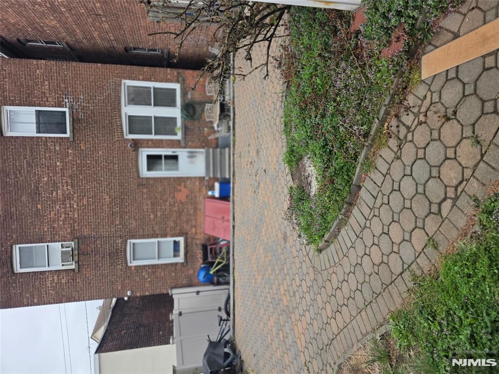 104 Lincoln Place