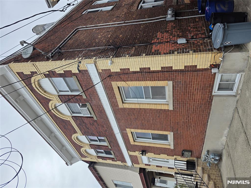 104 Lincoln Place