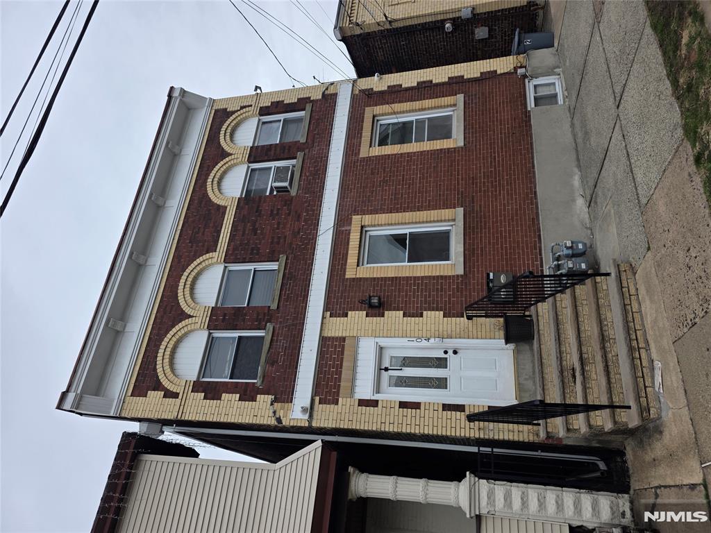 104 Lincoln Place