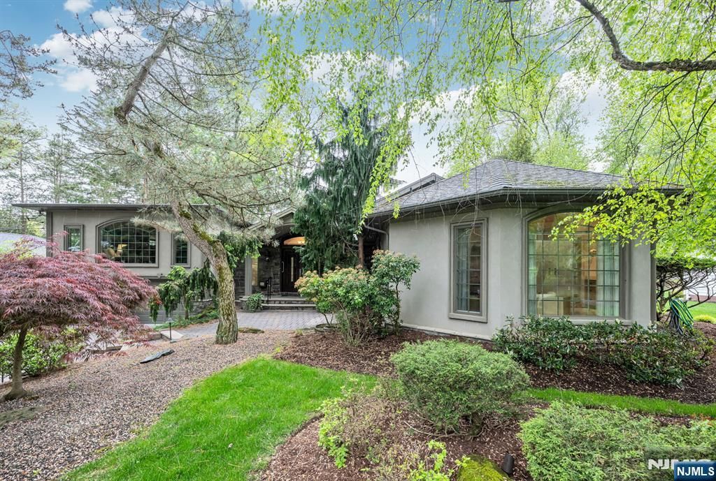 Photo of 31 Sherwood Drive, Hillsdale, NJ 07642 (MLS # 26015592)