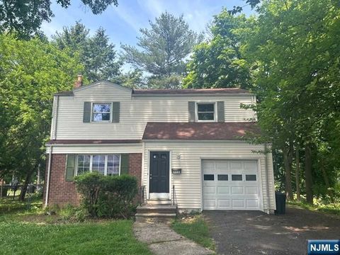 Photo of 1398 River, Teaneck, NJ 07666 (MLS # 26023216)