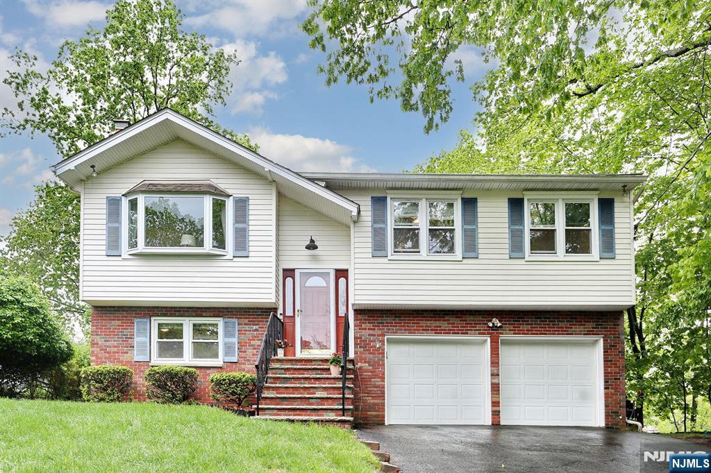 Property for Sale at 70 Mcnomee Street, Oakland, New Jersey - Bedrooms: 3 
Bathrooms: 3 
Rooms: 8  - $649,000