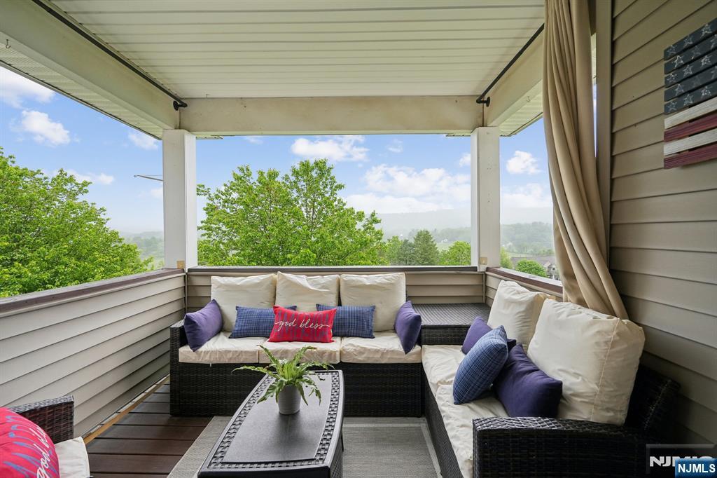 Hamburg, New Jersey 07419, United States, 3 Bedrooms Bedrooms, ,2 BathroomsBathrooms,Residential,Pending,130505