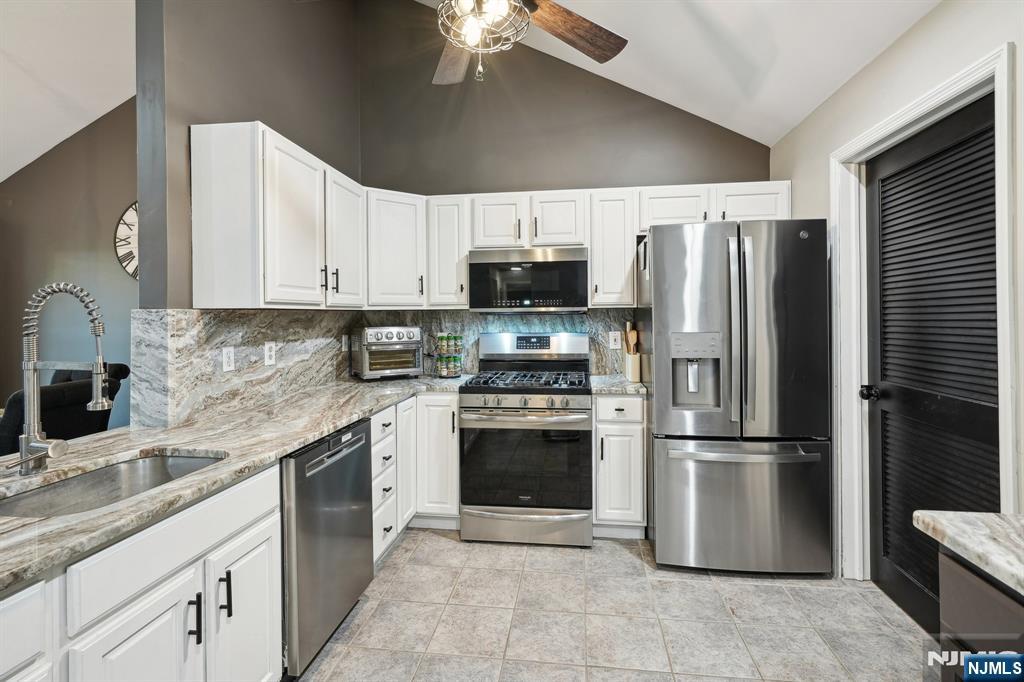 Hamburg, New Jersey 07419, United States, 3 Bedrooms Bedrooms, ,2 BathroomsBathrooms,Residential,Pending,130505