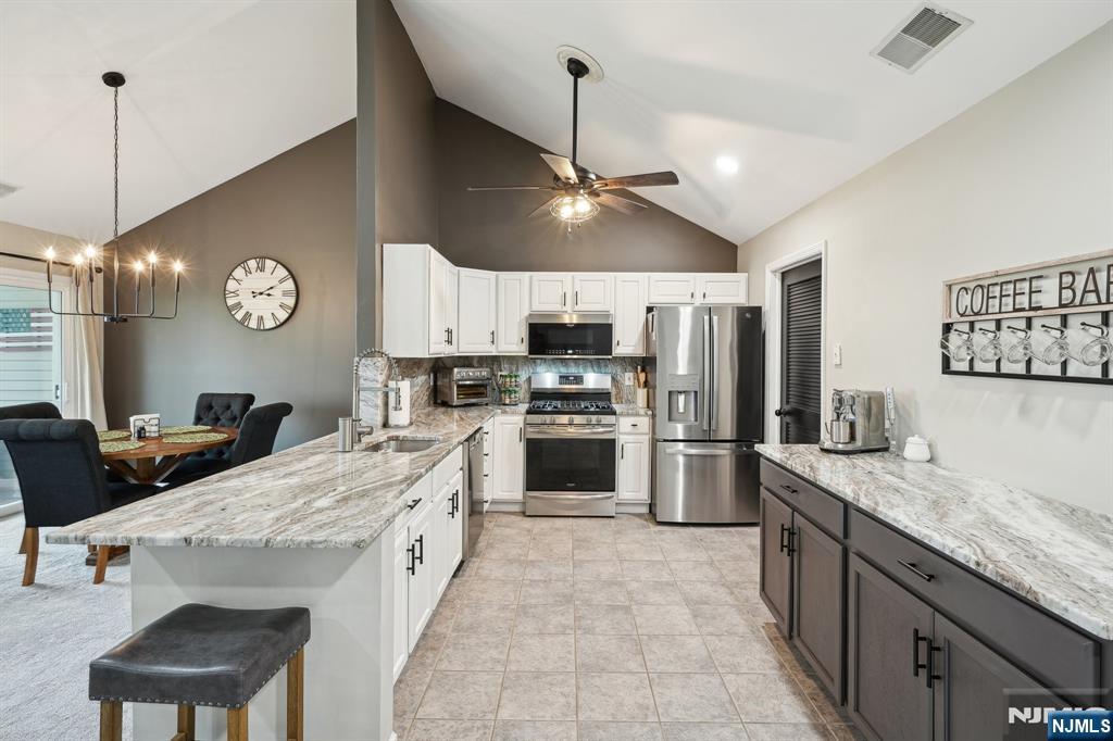 Hamburg, New Jersey 07419, United States, 3 Bedrooms Bedrooms, ,2 BathroomsBathrooms,Residential,Pending,130505