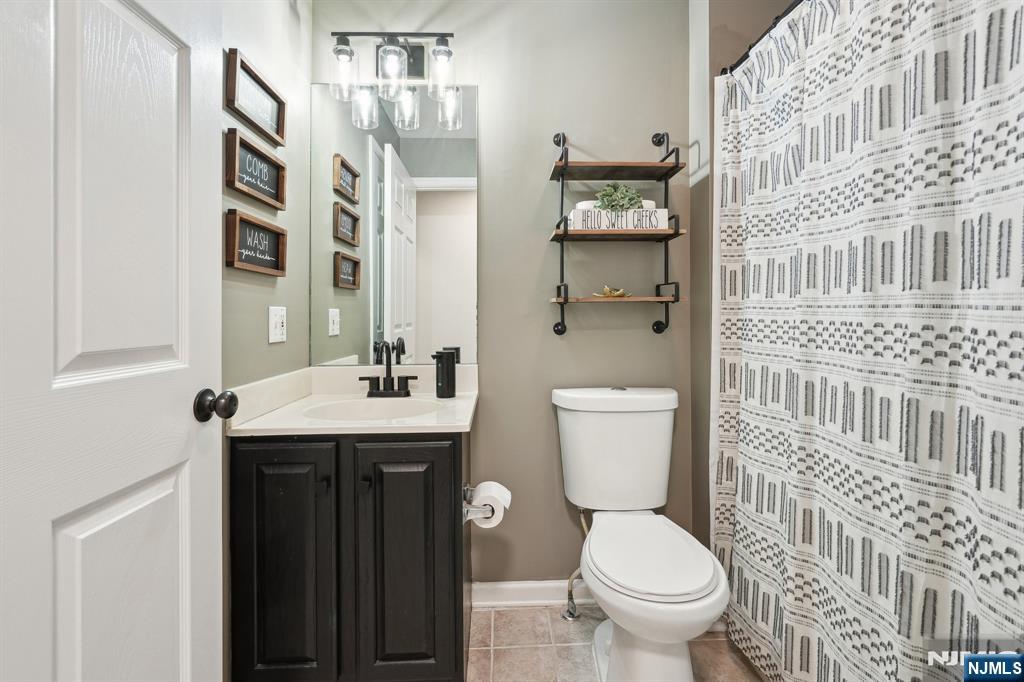 Hamburg, New Jersey 07419, United States, 3 Bedrooms Bedrooms, ,2 BathroomsBathrooms,Residential,Pending,130505