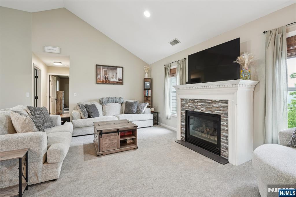 Hamburg, New Jersey 07419, United States, 3 Bedrooms Bedrooms, ,2 BathroomsBathrooms,Residential,Pending,130505