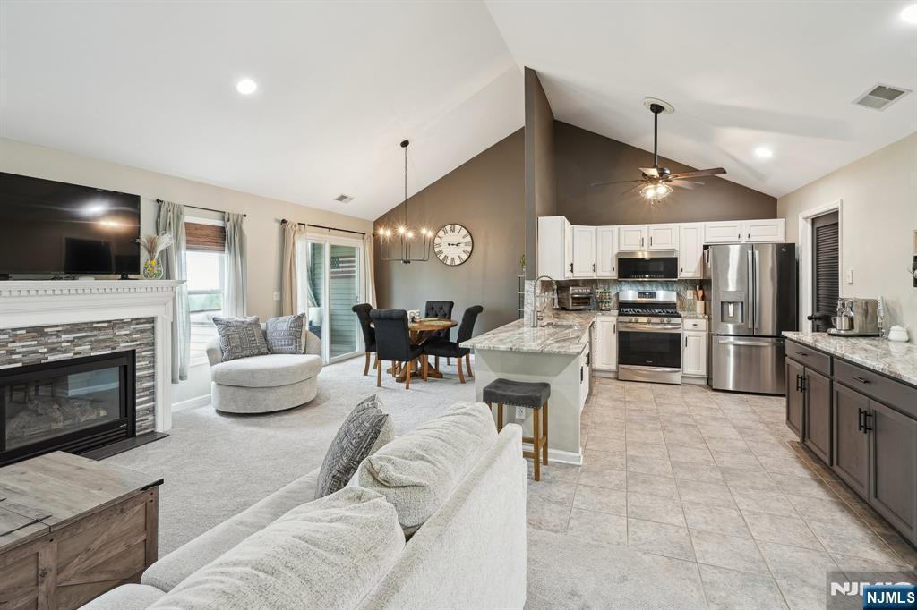 Hamburg, New Jersey 07419, United States, 3 Bedrooms Bedrooms, ,2 BathroomsBathrooms,Residential,Pending,130505