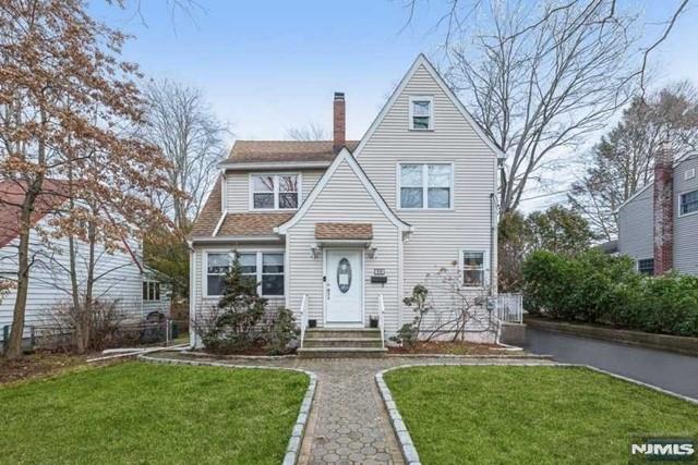 Rental Property at 39 Park Ave, Cresskill, New Jersey - Bedrooms: 3 
Bathrooms: 2 
Rooms: 7  - $4,800 MO.