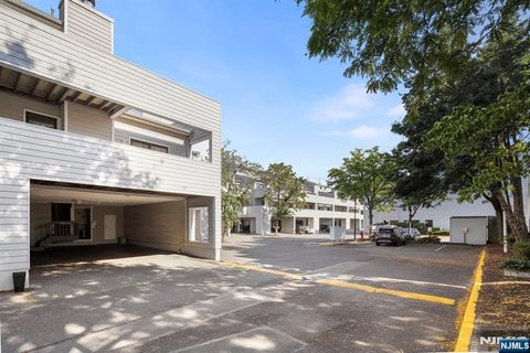 766 Spinnaker Court Secaucus NJ 07094