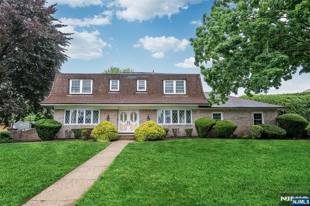 Photo of 7 Glendale Lane, Fairfield, NJ 07004 (MLS # 26022252)