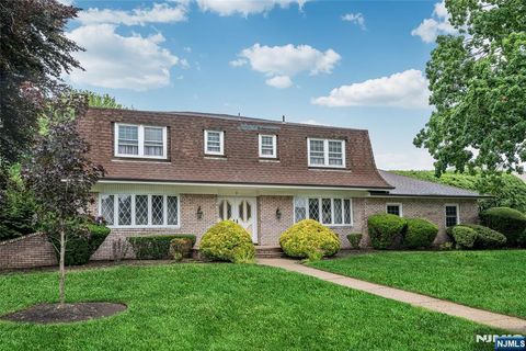 Photo of 7 Glendale Lane, Fairfield, NJ 07004 (MLS # 26022252)
