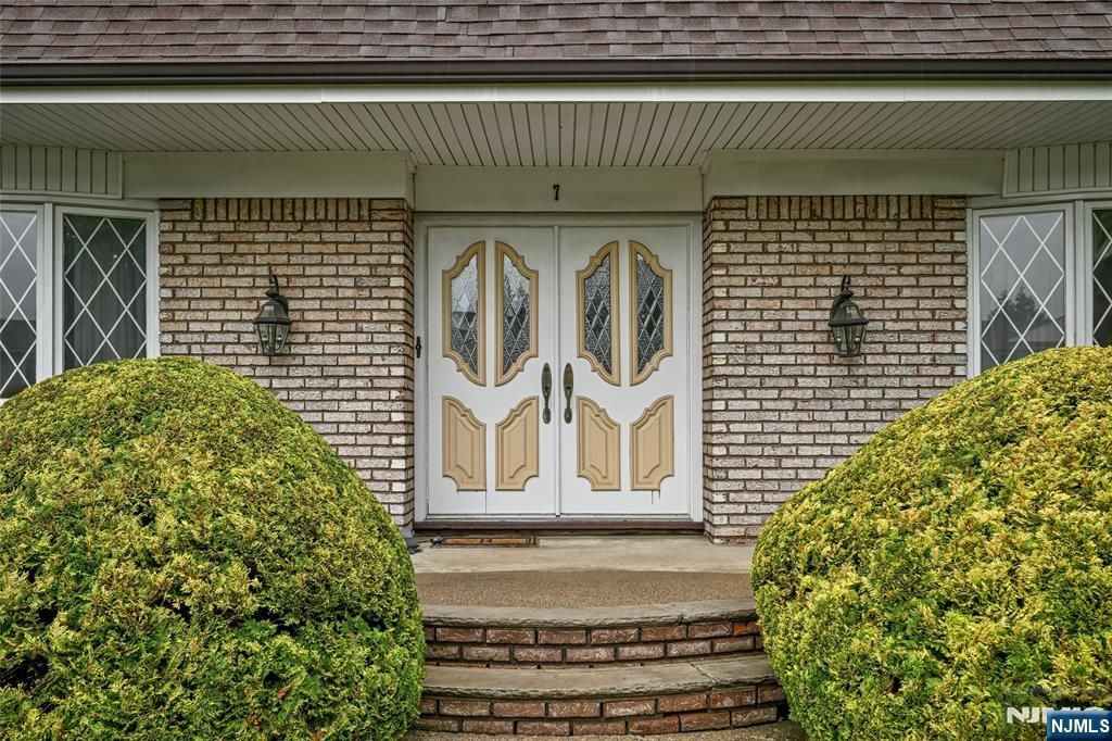 Photo of 7 Glendale Lane, Fairfield, NJ 07004 (MLS # 26022252)