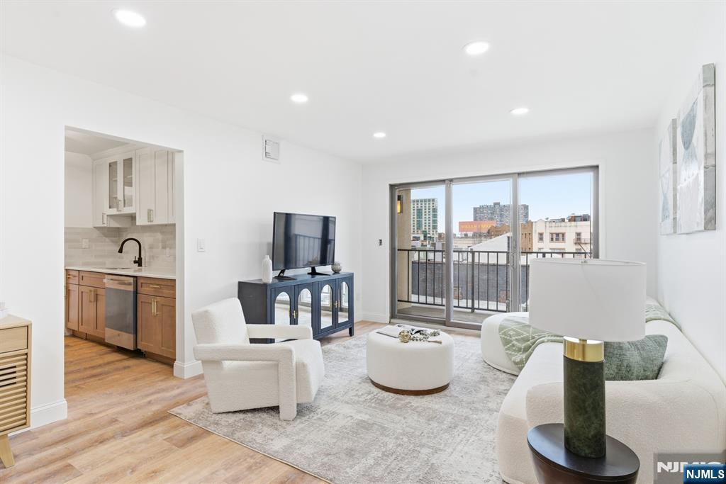Homes for Sale in Northern NJ | ThisIsRiverEdge.com 610 Anderson Avenue 2E