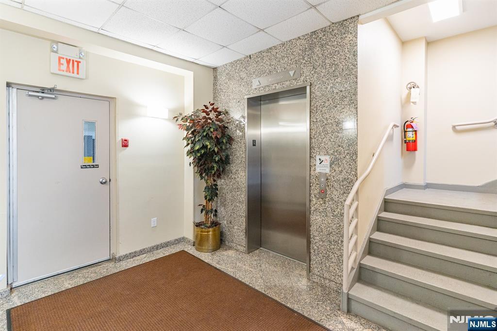 Homes for Sale in Northern NJ | ThisIsRiverEdge.com 610 Anderson Avenue 2E