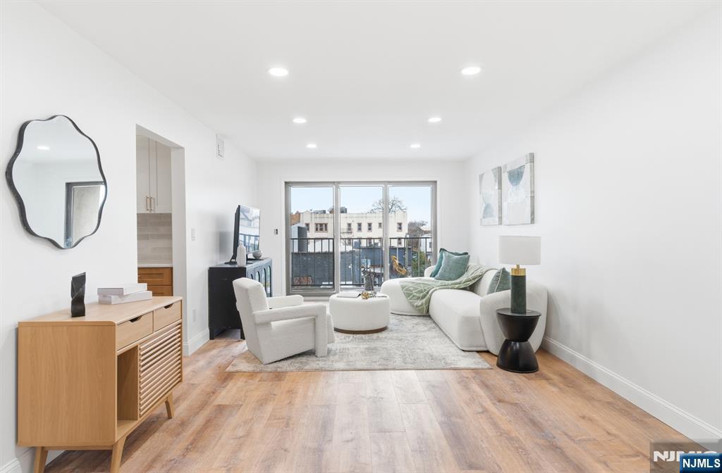 Homes for Sale in Northern NJ | ThisIsRiverEdge.com 610 Anderson Avenue 2E