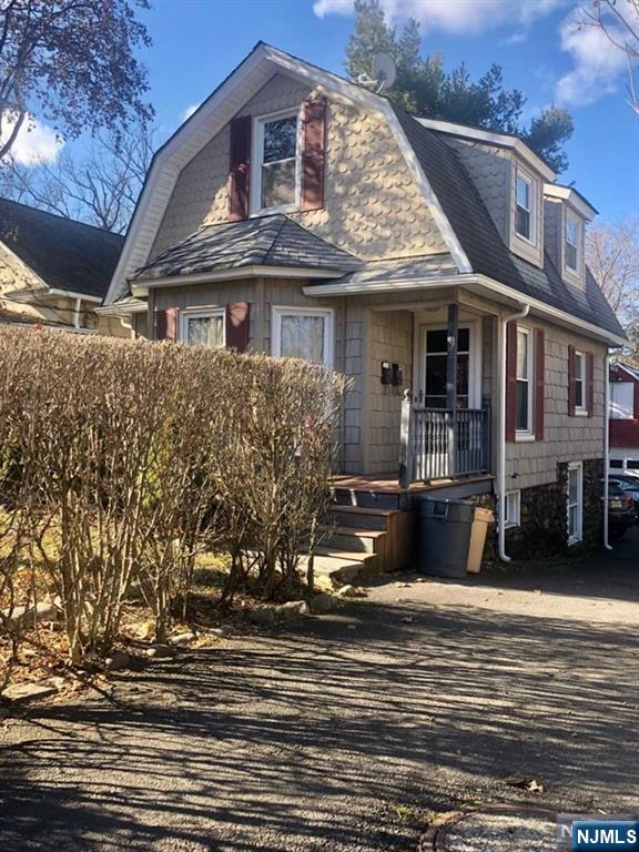 Rental Property at 404 S Broad St 1st Floor, Ridgewood, New Jersey - Bedrooms: 2 
Bathrooms: 1 
Rooms: 5  - $2,200 MO.