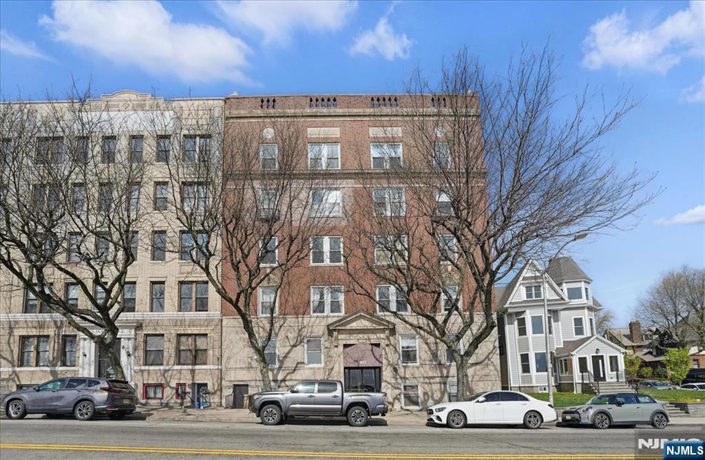 Rental Property at 851 Boulevard East C4, Weehawken, New Jersey - Bedrooms: 2 
Bathrooms: 1 
Rooms: 5  - $2,800 MO.