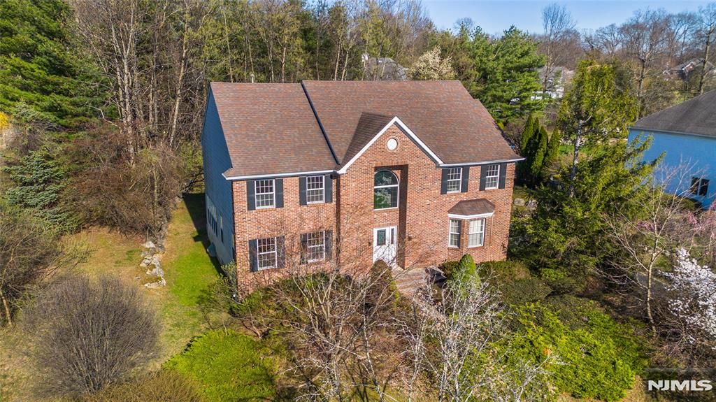 Photo of 10 Pierson Court, Mahwah, NJ 07430 (MLS # 26011987)