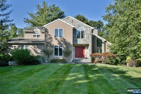 Photo of 193 Carlough Pl, Mahwah, NJ 07430 (MLS # 25033615)