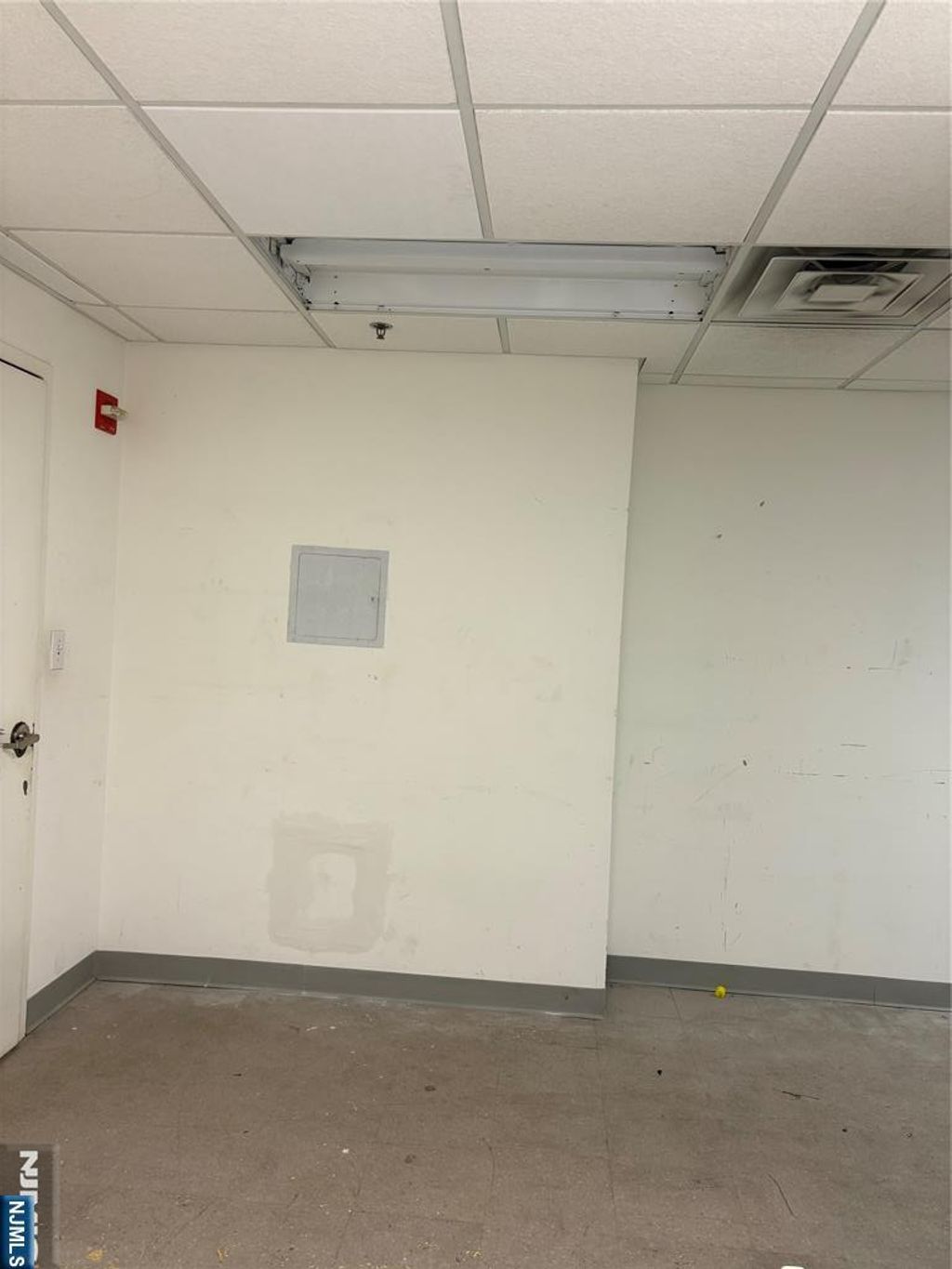 Photo of 100 Old Palisade Road #CU1, Fort Lee, NJ 07024 (MLS # 25037847)