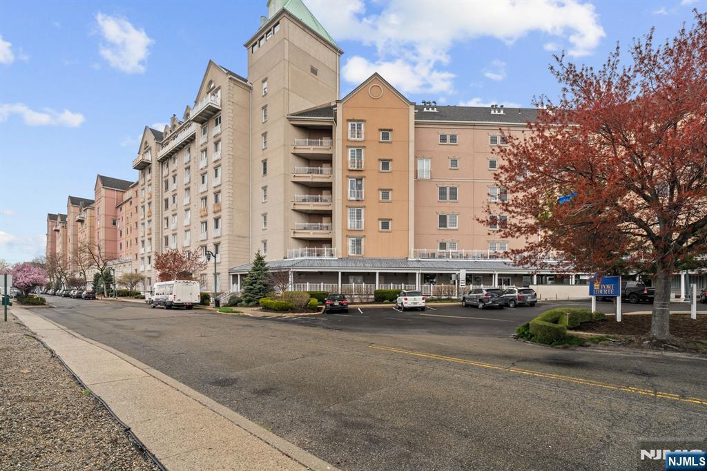 100 Shearwater Ct 31, Jersey City, New Jersey - 1 Bedrooms  
2 Bathrooms - 