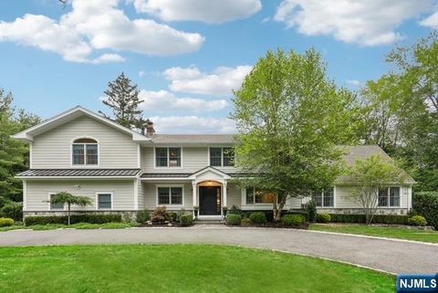 Photo of 1015 High Mountain Road, Franklin Lakes, NJ 07417 (MLS # 26003230)