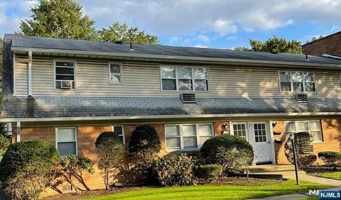 Photo of 20 Lakeview Ave #D, Leonia, NJ 07605 (MLS # 26002627)