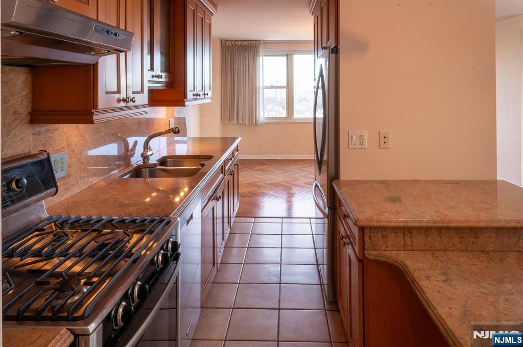 Photo of 555 North Avenue #20F, Fort Lee, NJ 07024 (MLS # 26012483)