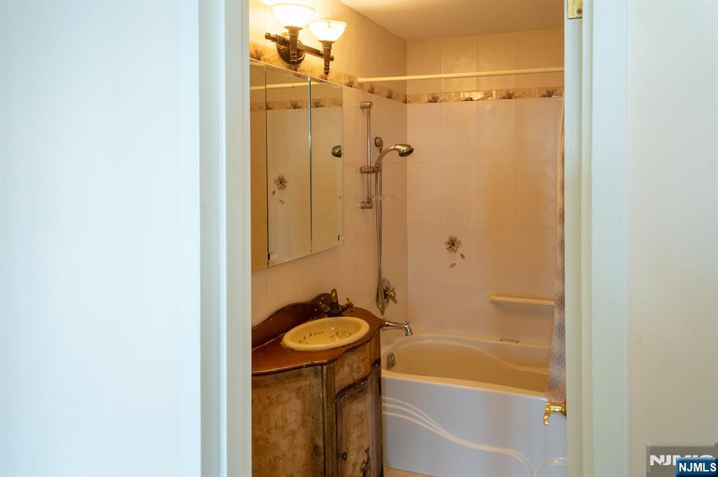 555 North Avenue 20F