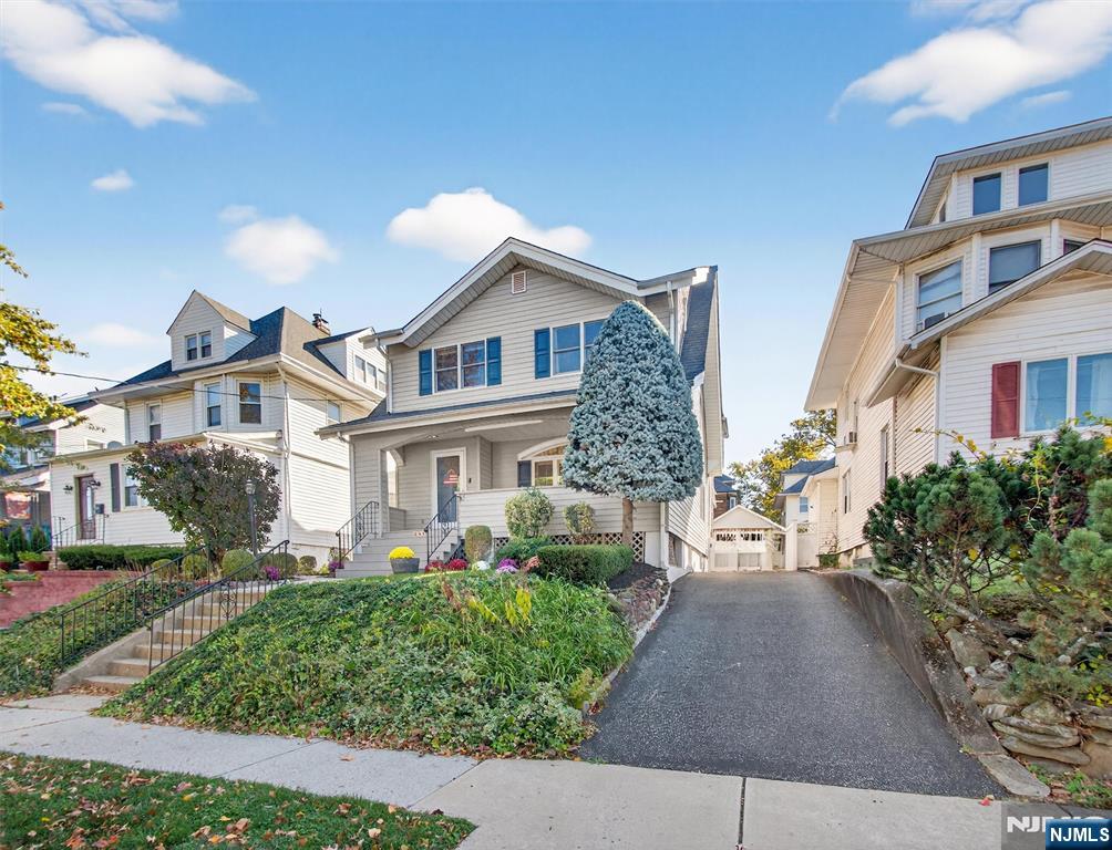 251 Summit Avenue