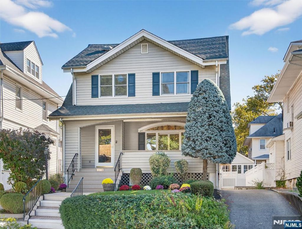 Photo of 251 Summit Avenue, Bogota, NJ 07603 (MLS # 25037787)