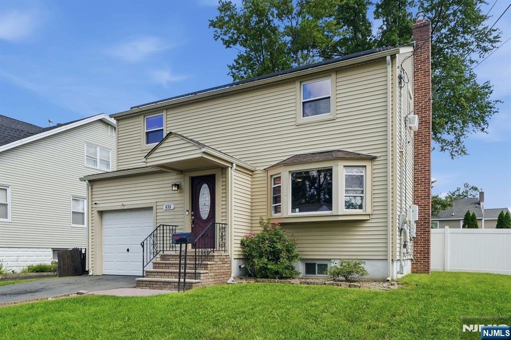 635 Robinson Terrace