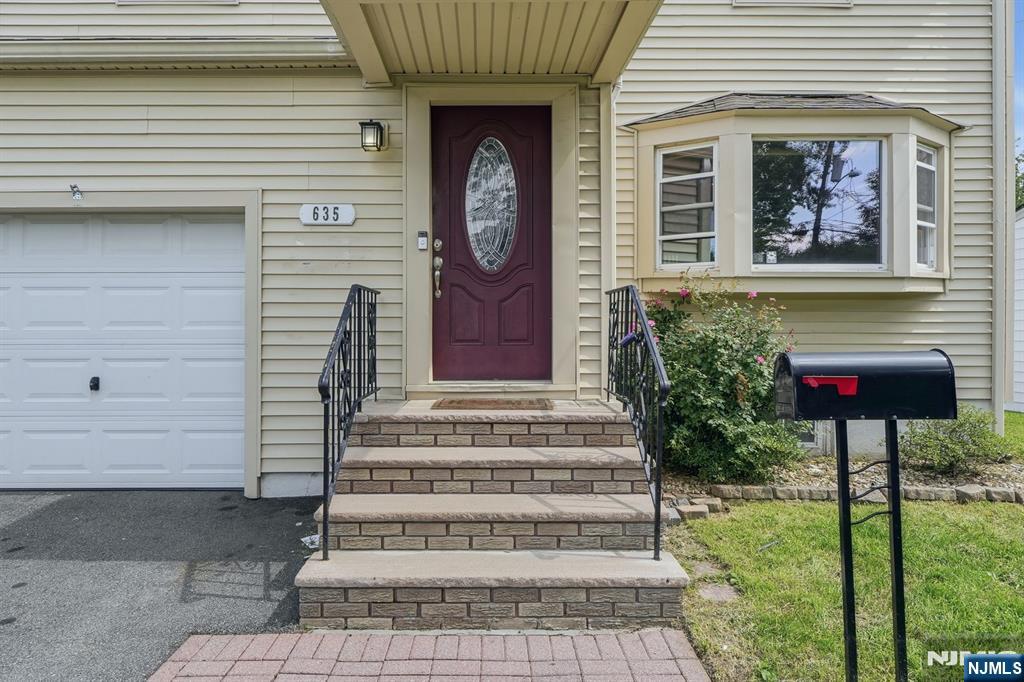 635 Robinson Terrace