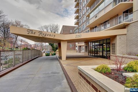 Photo of 2150 Center Avenue #2E, Fort Lee, NJ 07024 (MLS # 25024863)