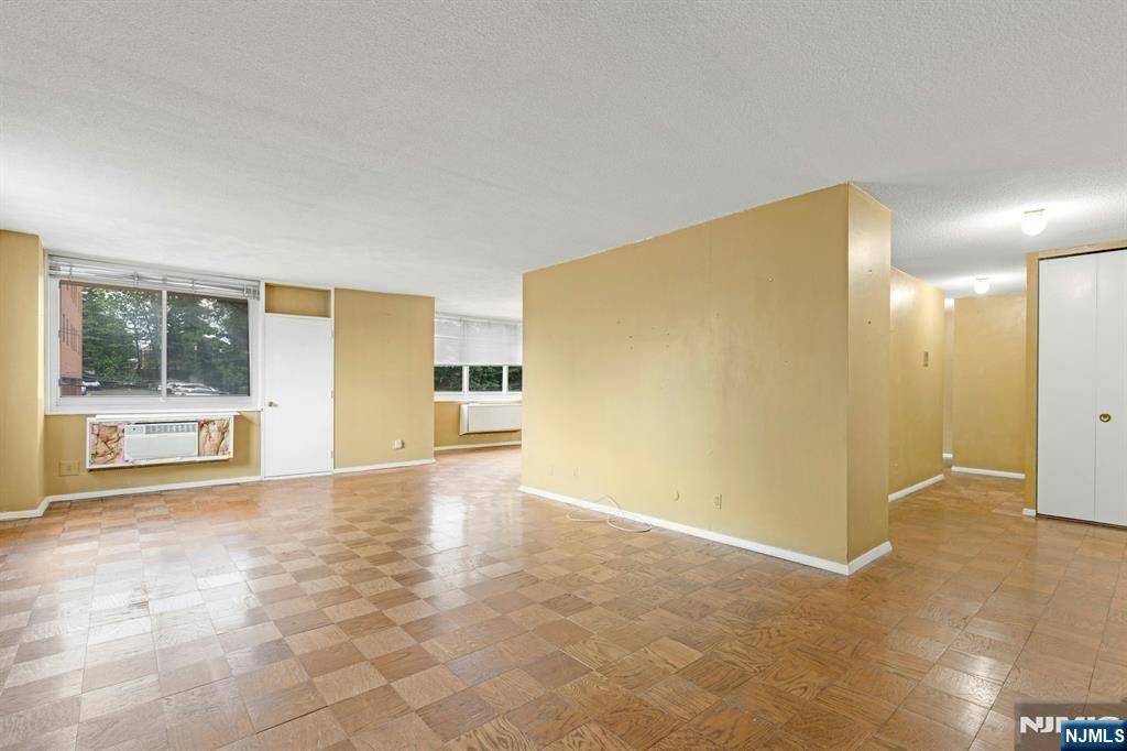 Photo of 2150 Center Avenue #2E, Fort Lee, NJ 07024 (MLS # 25024863)