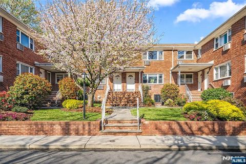 Photo of 201 Oakdene Place #C2, Cliffside Park, NJ 07010 (MLS # 26007748)