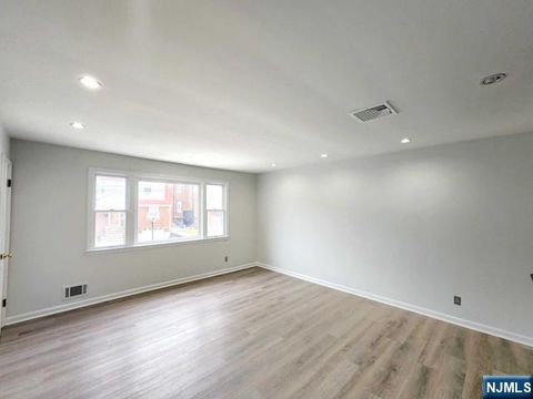 Photo of 815 Fairview LN #2nd FL, Fort Lee, NJ 07024 (MLS # 26027243)
