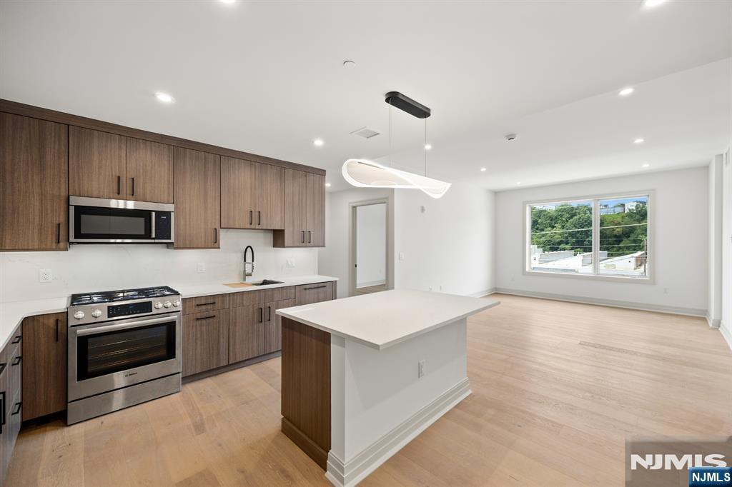 921 Madison Street 508