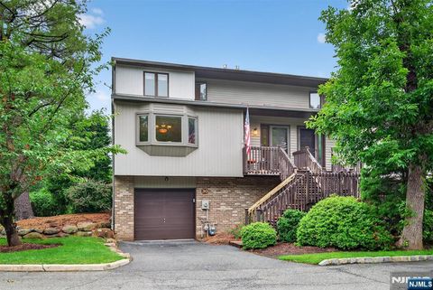 Photo of 30 Peach Hill Court, Ramsey, NJ 07446 (MLS # 25034307)