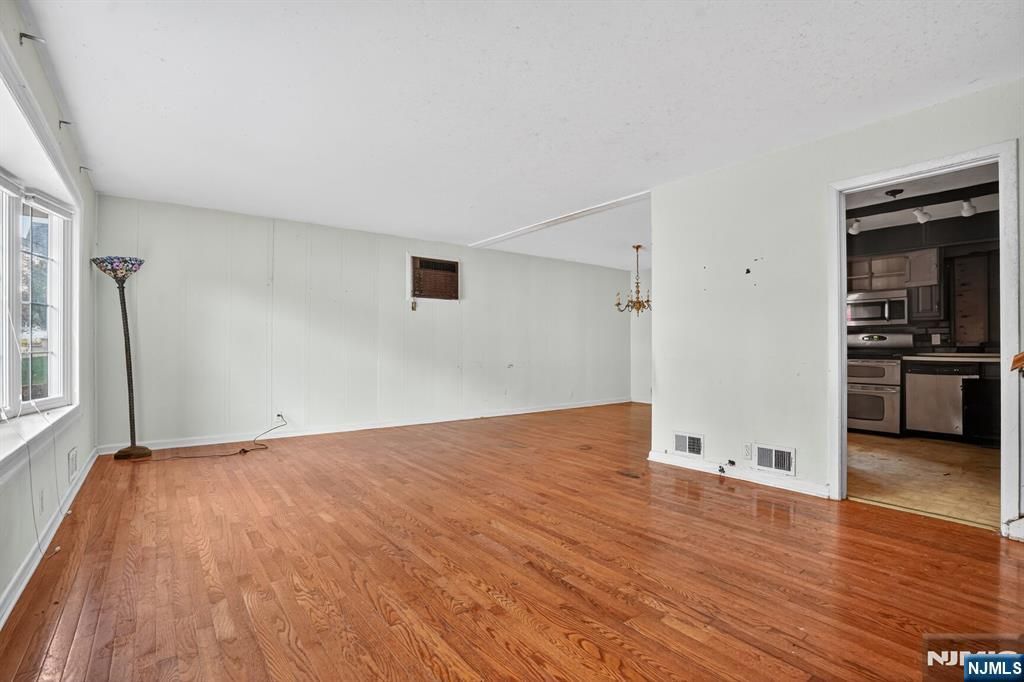 Photo of 127 Harper Terrace, Cedar Grove, NJ 07009 (MLS # 25039080)