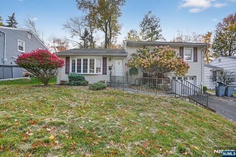 Photo of 127 Harper Terrace, Cedar Grove, NJ 07009 (MLS # 25039080)
