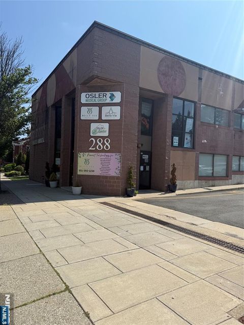 Photo of 288 Boulevard, Hasbrouck Heights, NJ 07604 (MLS # 25039770)