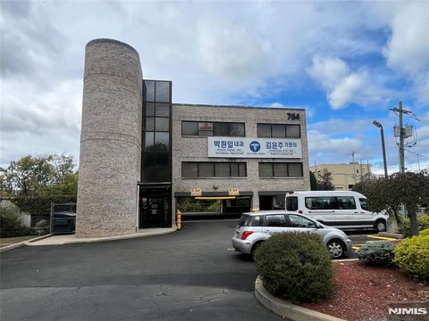 784 Grand Avenue Ridgefield NJ 07657